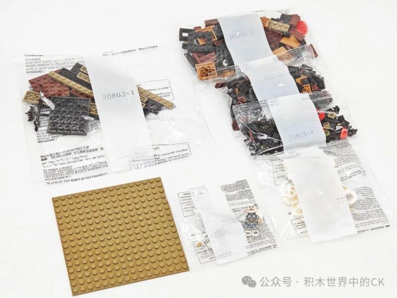 Các túi mảnh ghép của bộ đồ chơi lắp ráp Decool 20803 Triệu Vân Hán Thủy Chi Chiến, sẵn sàng cho bé trai 8 tuổi lắp ráp mô hình Triệu Vân và cảnh trận Hán Thủy.